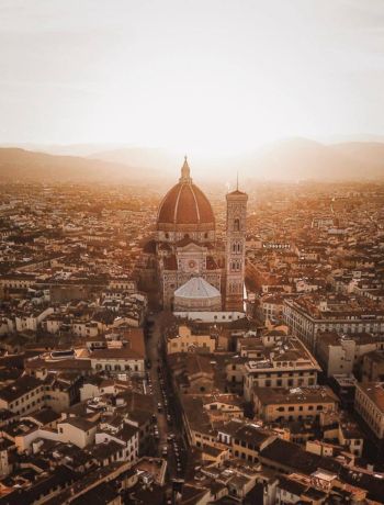 01_dREAMSCAPE_Website_Experiences_Exploring-The-City-of-Renaissance_Card-Background
