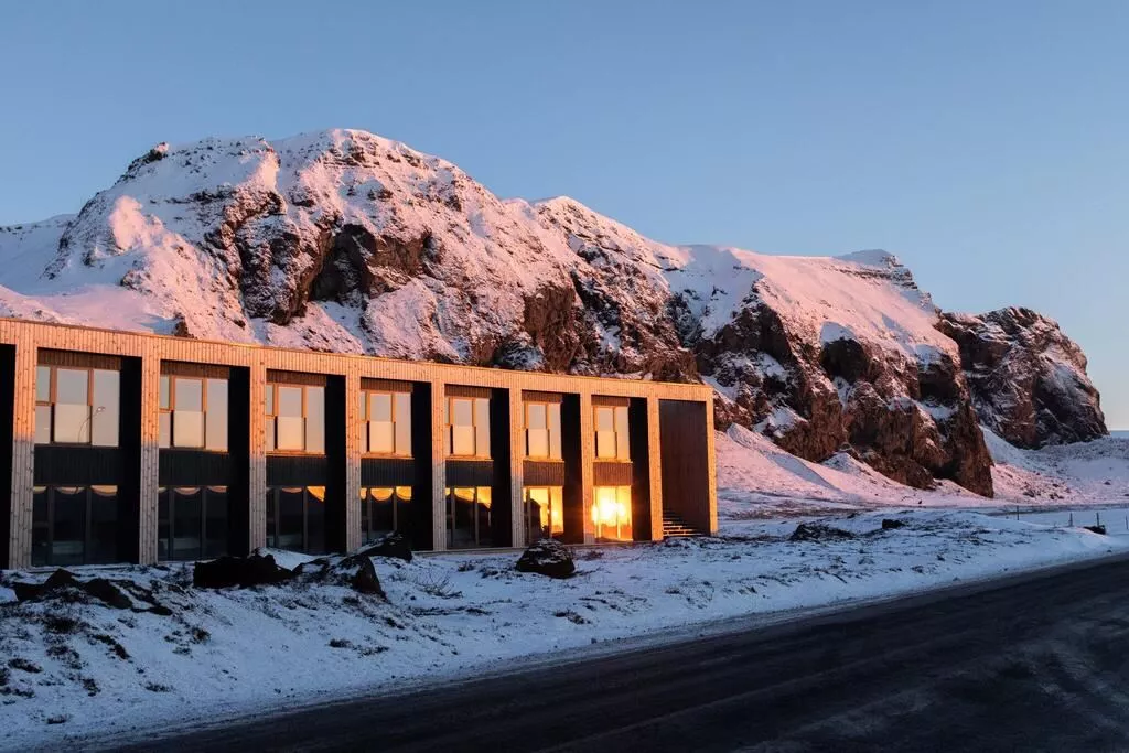 11_dREAMSCAPE_Website_Experiences_Summer-in-Iceland_Gallery_Hotel-Kria
