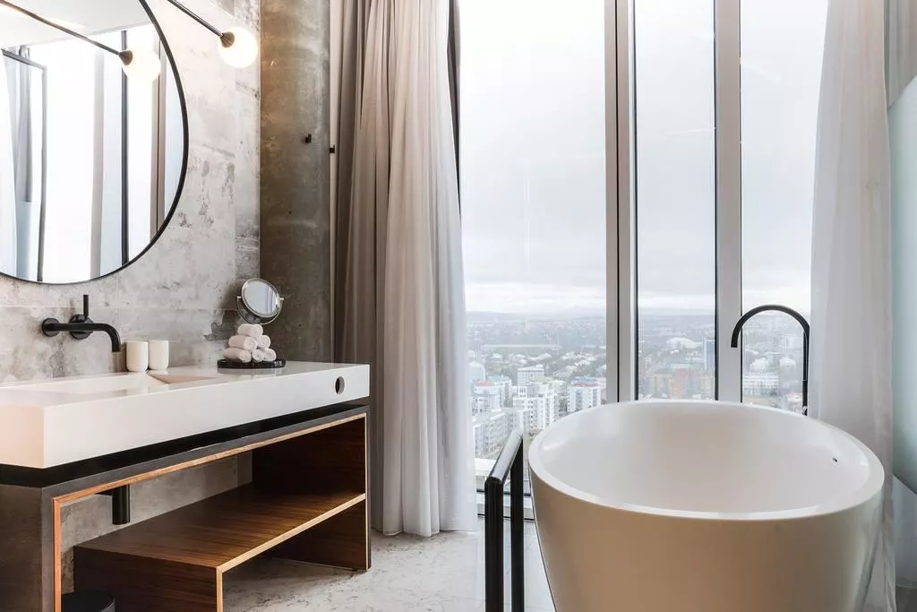 14_dREAMSCAPE_Website_Experiences_Summer-in-Iceland_Gallery_Tower-Suites-Reykjavik